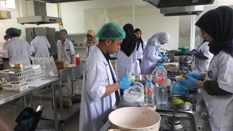 Main Kitchen 1