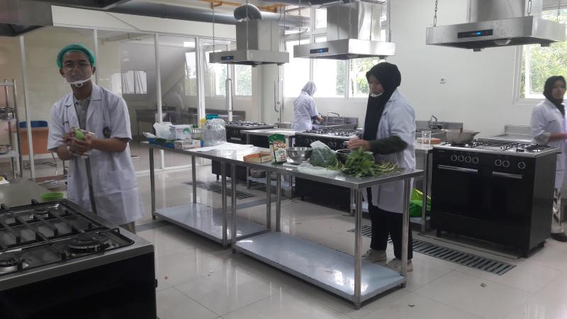 Main Kitchen 2